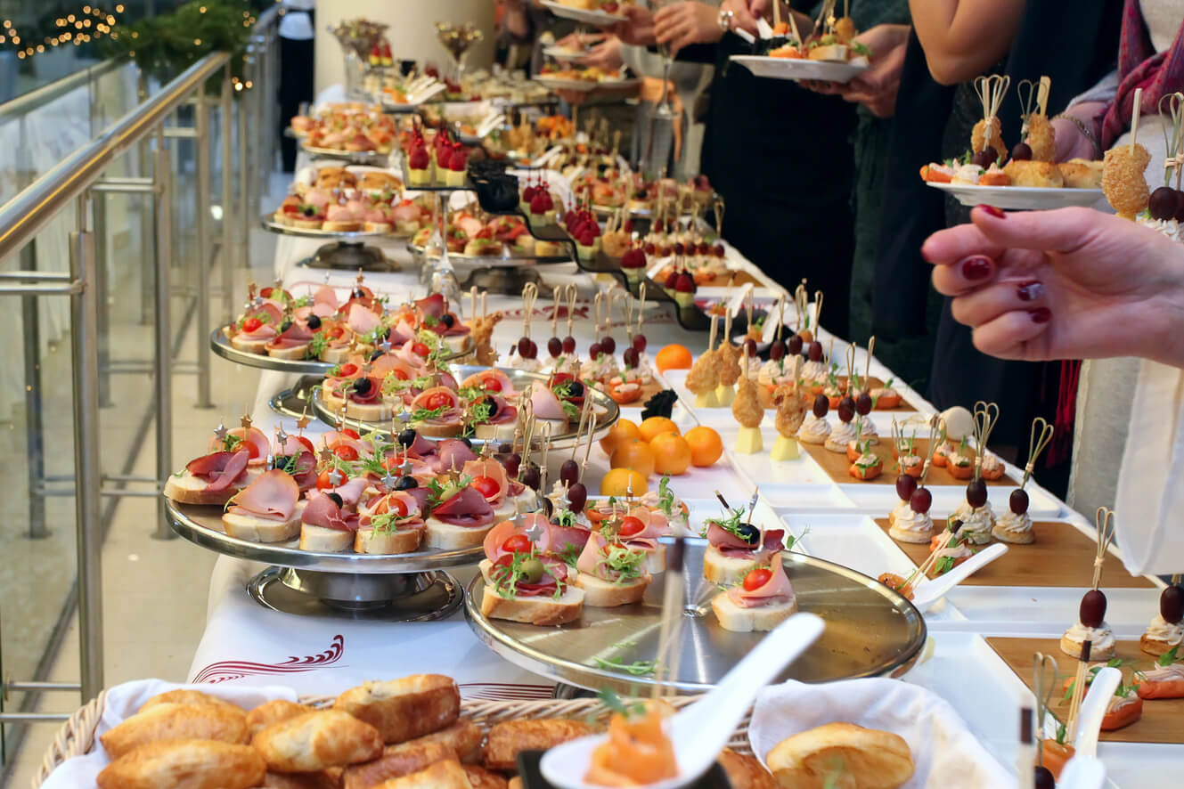 Kochsyndikat-Fingerfood-Buffet auf Event mit Gästen