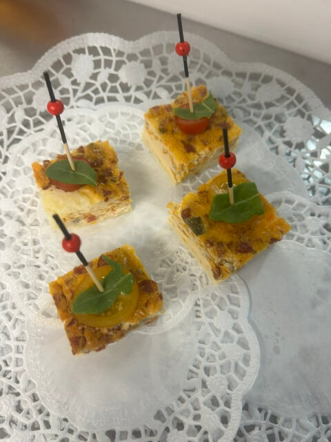 Karotten-Salbei-Quiche mit gebratener Chorizo